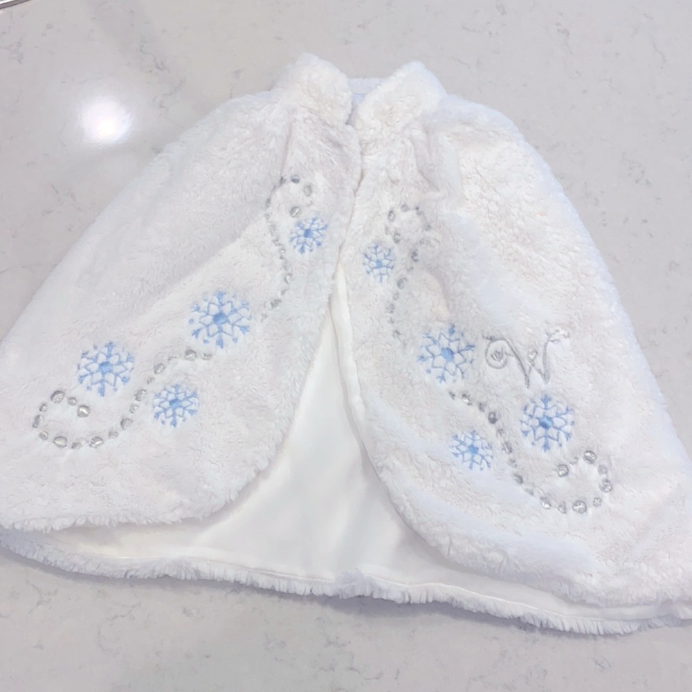 American girl Elsa cape